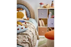 Kinderhocker Raika - In Pilzform aus weichem Stoff in Rot