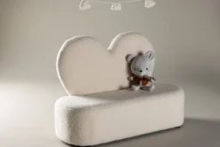 Kindersofa Miela – Herzförmiger 2-Sitzer in Weiß mit Teddybezug