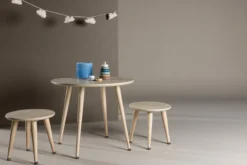 Kindertisch-Set Nordi – Tisch & 2 Hocker im skandinavischen Design