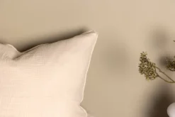 Kissenbezug Moments - 60x60 cm in Beige und Grau aus 100% Baumwolle