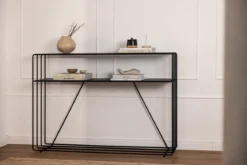 Kommode Ria – Metall-Design mit zwei Ablagen