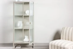 Kommode/Vitrine Lenora – Beige, Modern-Classy mit Retro-Akzent