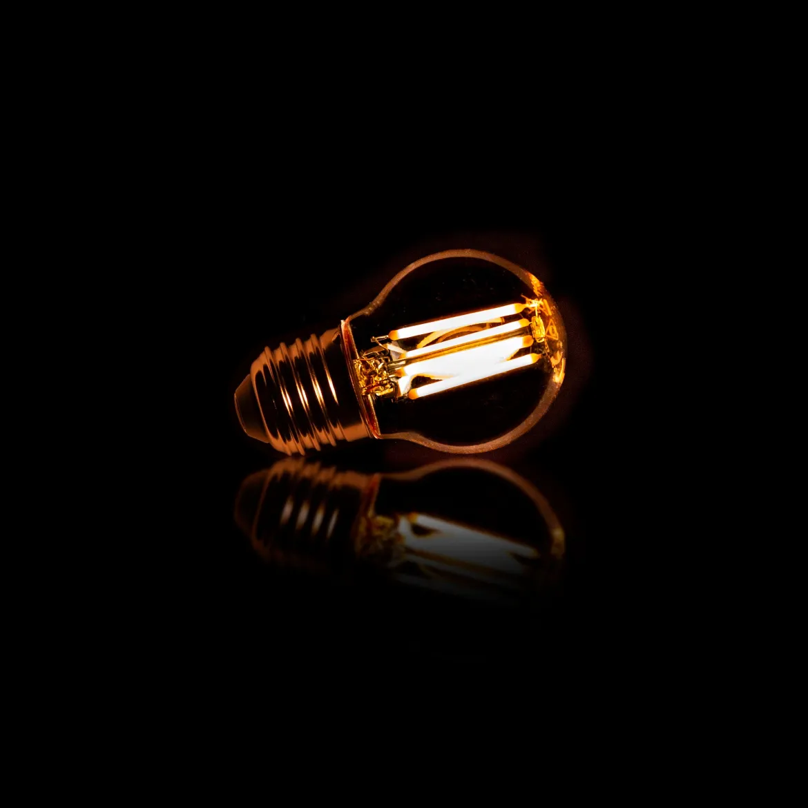 LED-Glühlampe Embera – G45-E27 mit amberfarbenem Glas