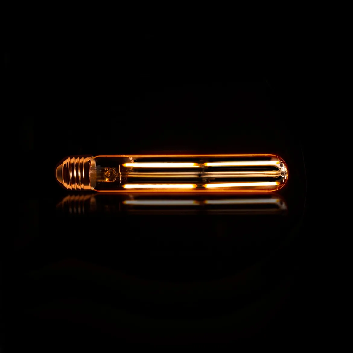 LED-Glühlampe Tavio – T32-E27 in Röhrenform mit amberfarbenem Glas