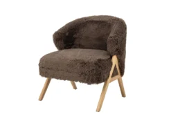 Loungesessel Ang – Kunstfell & FSC®-Holz in warmem Braunton