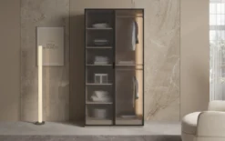 Moduro Arda – Design-Kleiderschrank mit geriffelter Glasfront