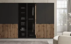Moduro Arven – Dreimoduliger Design-Kleiderschrank mit Holz- und Glasfront