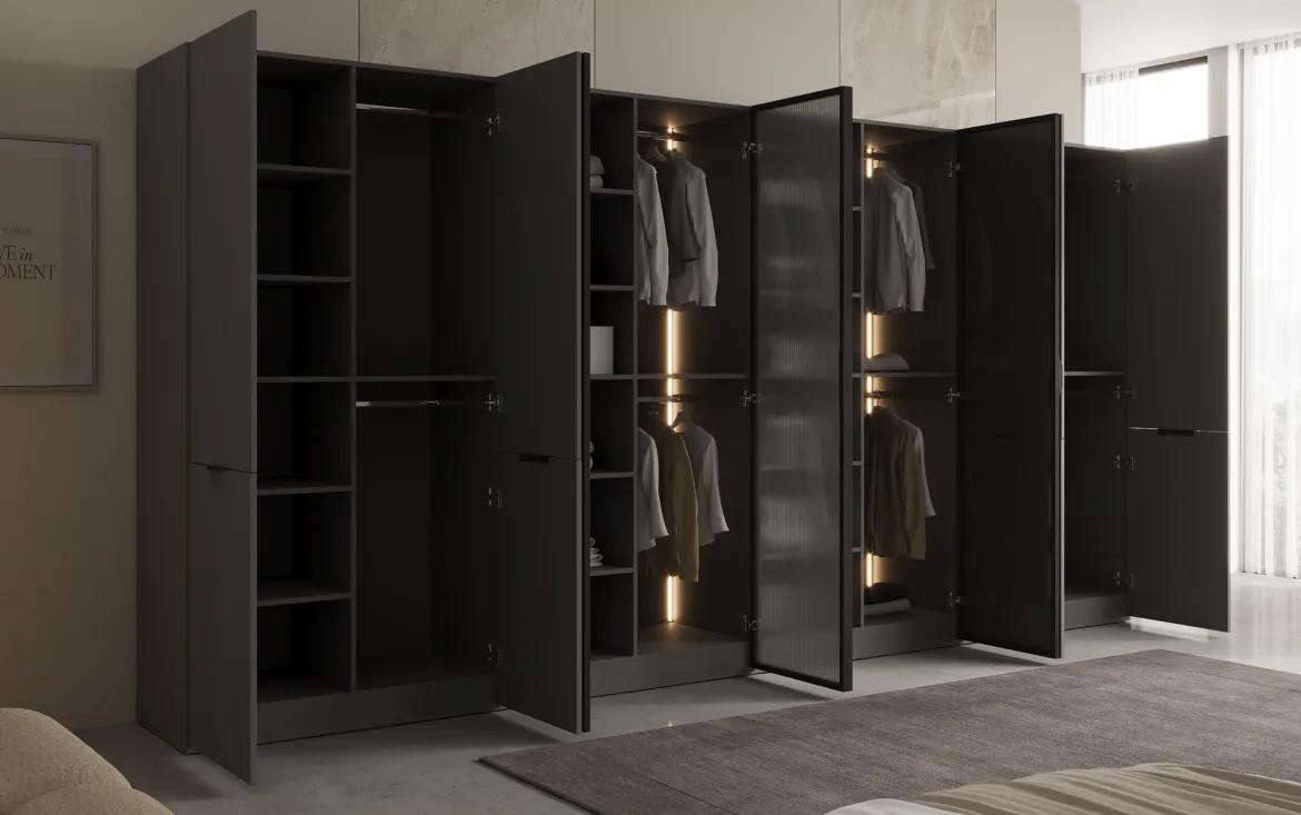 Moduro Rivon – Modularer Design-Kleiderschrank mit geriffelter Glasfront und Strukturpaneelen