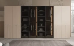 Moduro Verno – Modularer Design-Kleiderschrank mit Glas- und Strukturfront