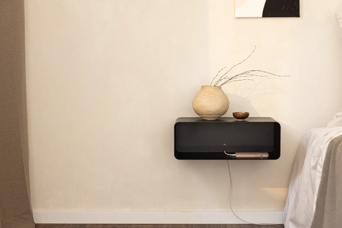 Nachttisch Nelio – Hängendes Design mit Kabeldurchführung