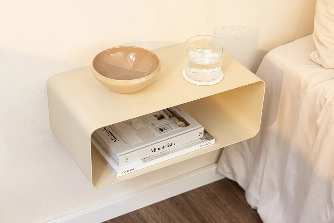 Nachttisch Nelio – Hängendes Design mit Kabeldurchführung