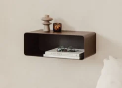 Nachttisch Nelio – Hängendes Design mit Kabeldurchführung
