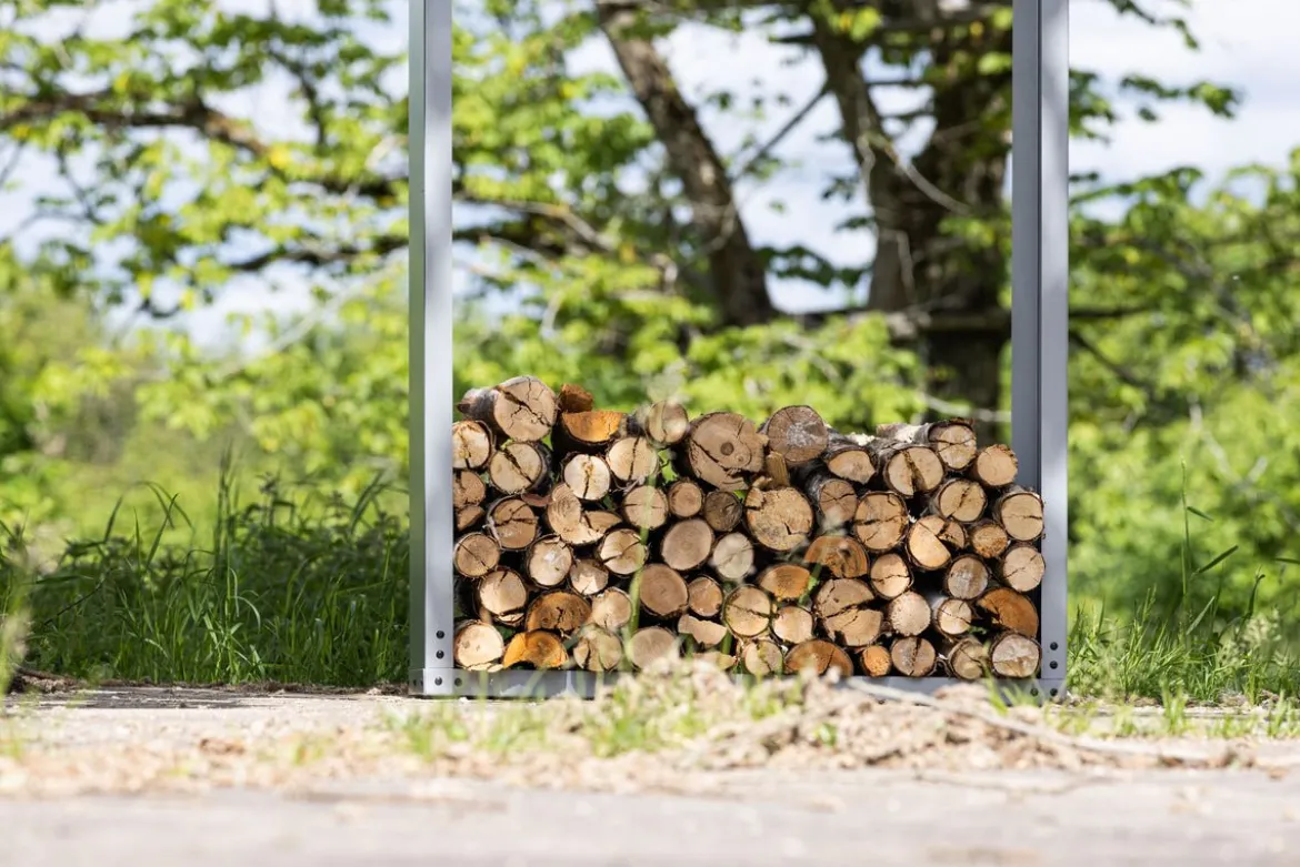 Outdoor Holzstapelständer Billi - aus silberfarbenem Stahl