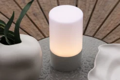 Outdoor-Tischlampe „Arilo“ – wetterfest aus Kunststoff & Stahl für Outdoor