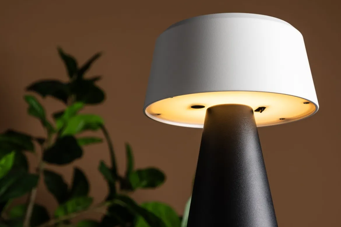 Outdoor-Tischlampe „Lynora“ – kabellose LED-Außenlampe in Schwarz-Weiß