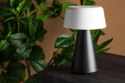 Outdoor-Tischlampe „Lynora“ – kabellose LED-Außenlampe in Schwarz-Weiß