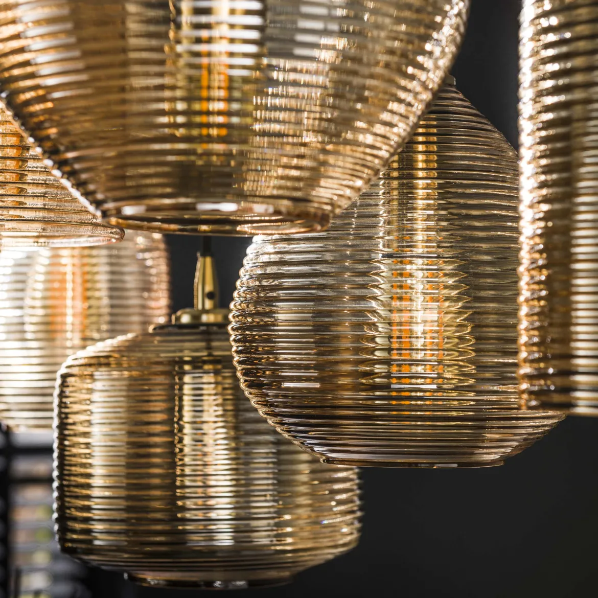 Pendelleuchte „Astralis“ – mit handgefertigten Lampenschirmen aus Glas