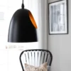 Pendelleuchte „Black Beauty" – Mit edlem kupferfarbenen Innendesign