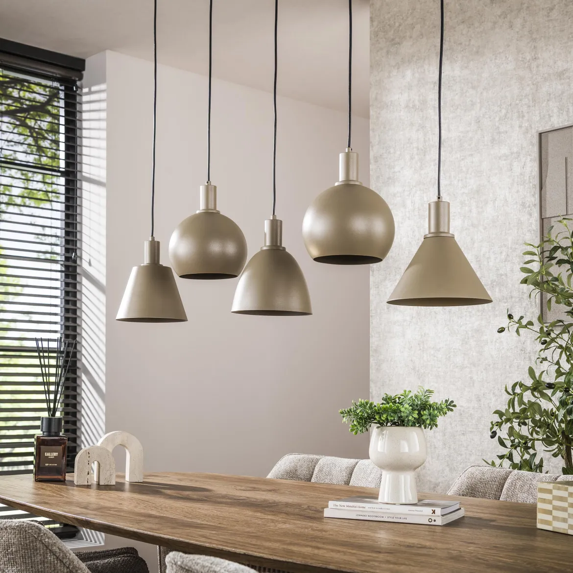 Pendelleuchte Bravino – Fünf Metallschirme in Braun oder Beige (5-flammig)