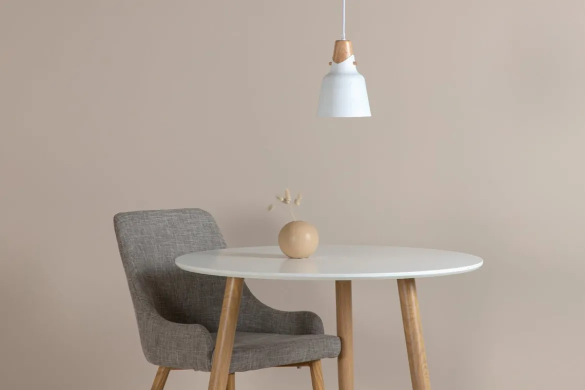 Pendelleuchte „Elegance" – Durchdachtes Design mit walnussfarbener Oberfläche