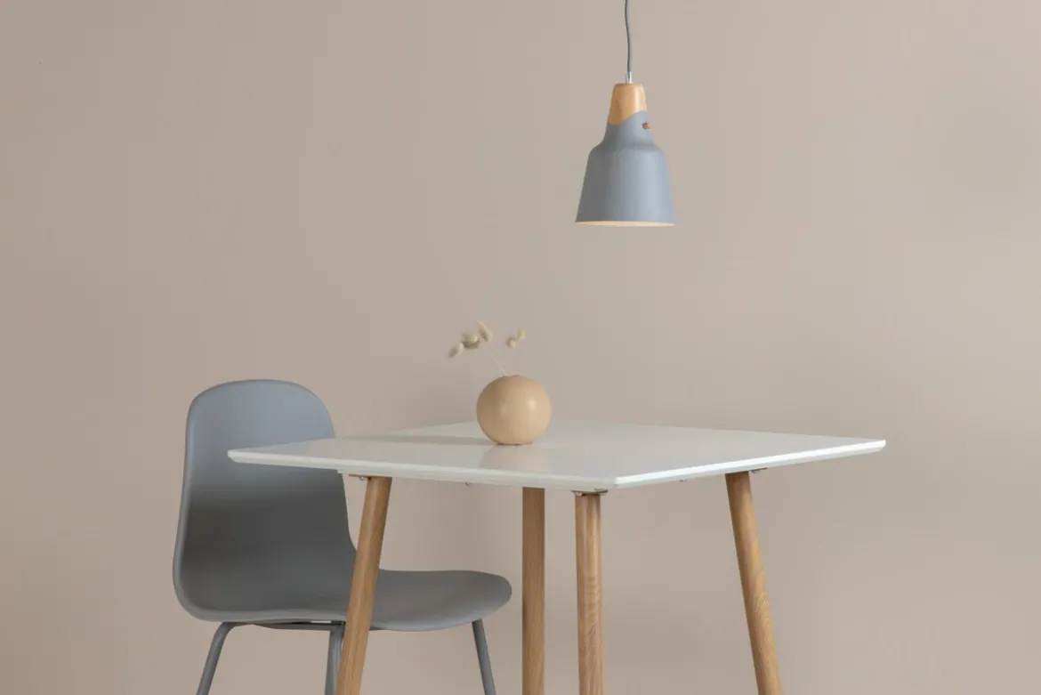 Pendelleuchte „Elegance" – Durchdachtes Design mit walnussfarbener Oberfläche