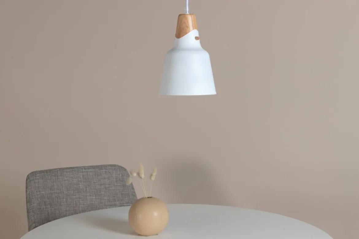 Pendelleuchte „Elegance" – Durchdachtes Design mit walnussfarbener Oberfläche