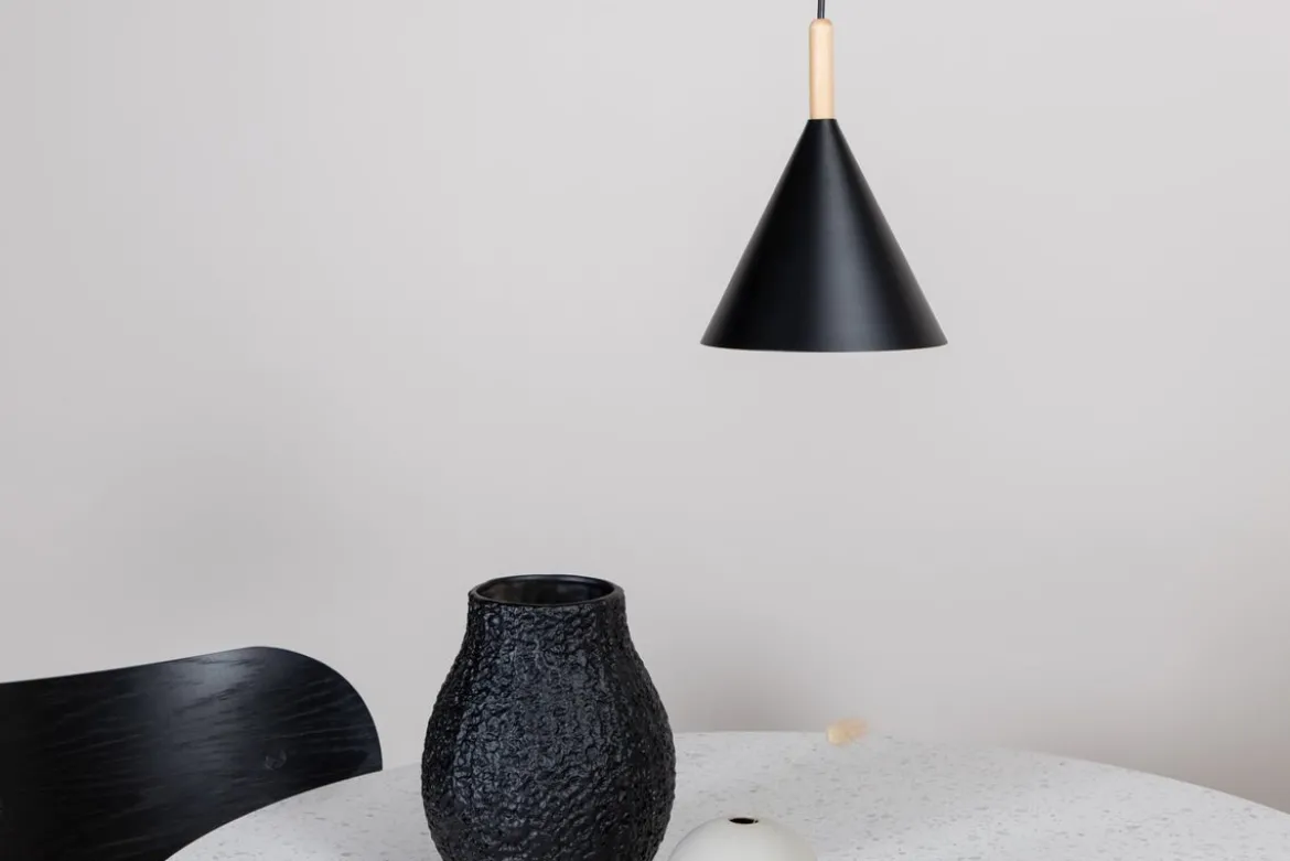 Pendelleuchte „Kasase" – Elegantes Schwarz für mehr Ruhe