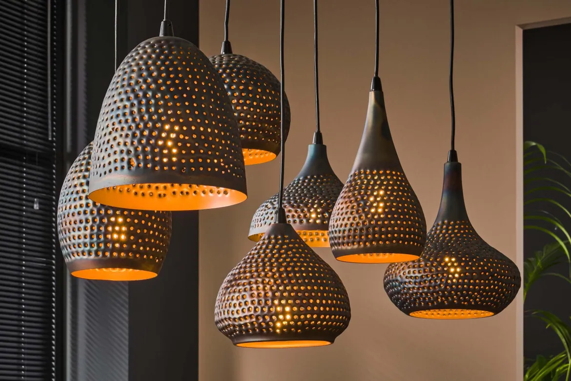 Pendelleuchte "Lioris“ – Mit 7 individuellen Lampenschirmen aus Metall in Schwarz-Bronze