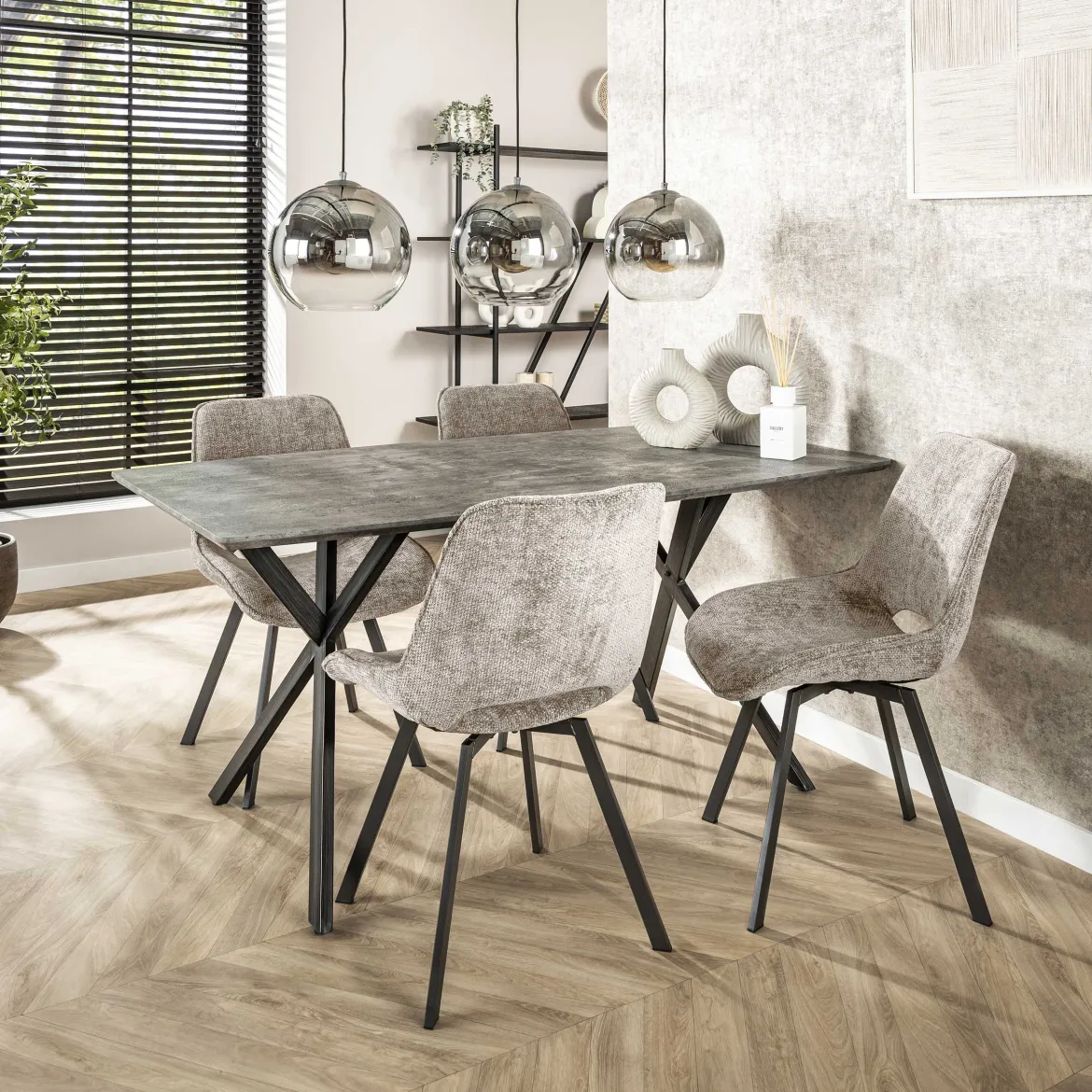 Pendelleuchte „Lumetto“ – Rauchglas mit Farbverlauf und Metallarmatur