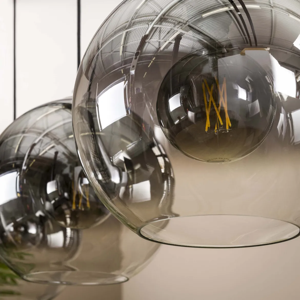 Pendelleuchte „Lumetto“ – Rauchglas mit Farbverlauf und Metallarmatur
