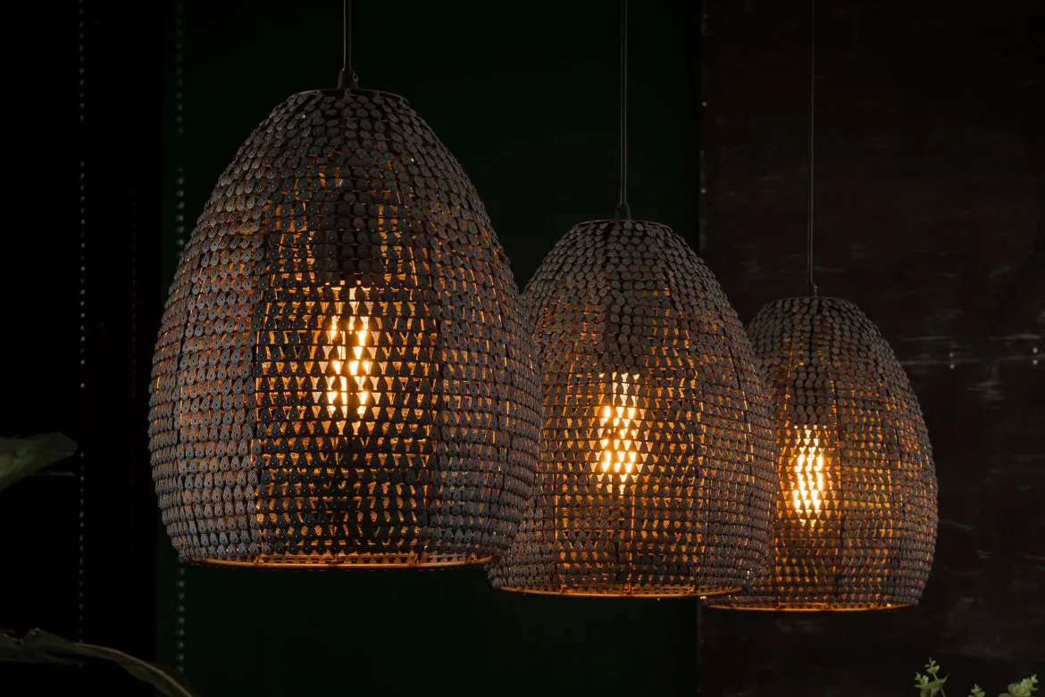 Pendelleuchte "Lumeya“ – Mit 3 perforierten, handgefertigten Lampenschirmen aus Metall in Schwarz-Bronze