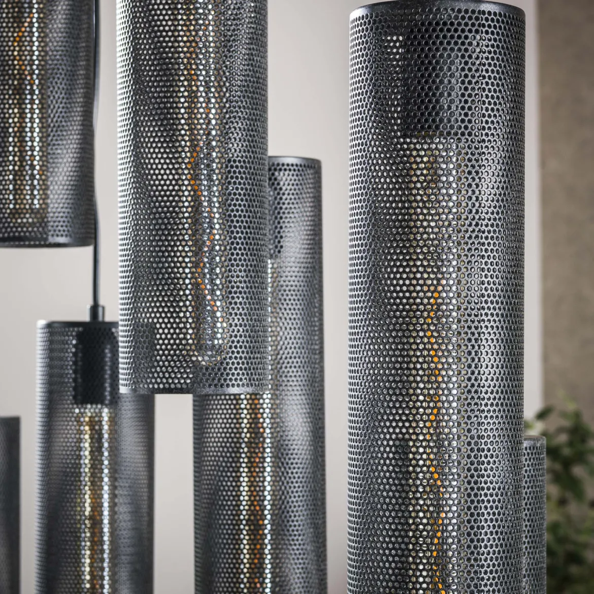 Pendelleuchte „Marcella“ – Mit 9 Leuchten in edlem, schwarzen Tube-Mesh-Design