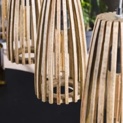 Pendelleuchte „Orenda“ – 4 Leuchten mit Lampenschirmen aus Mangoholz