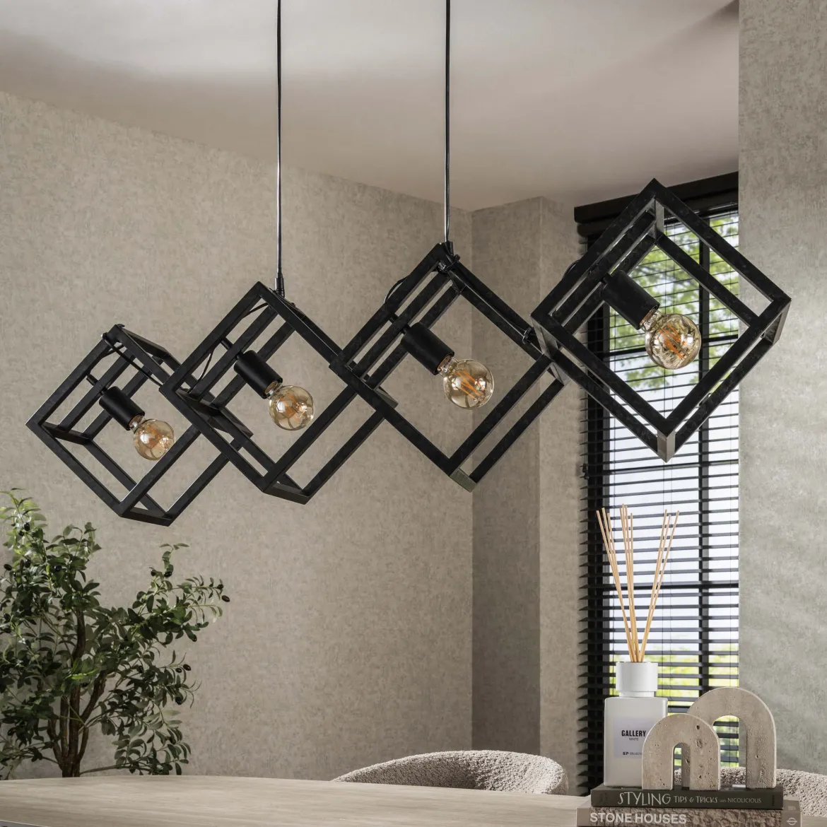 Pendelleuchte „Orlis“ – 4 Leuchten angeordnet im Cube-Design in Anthrazit