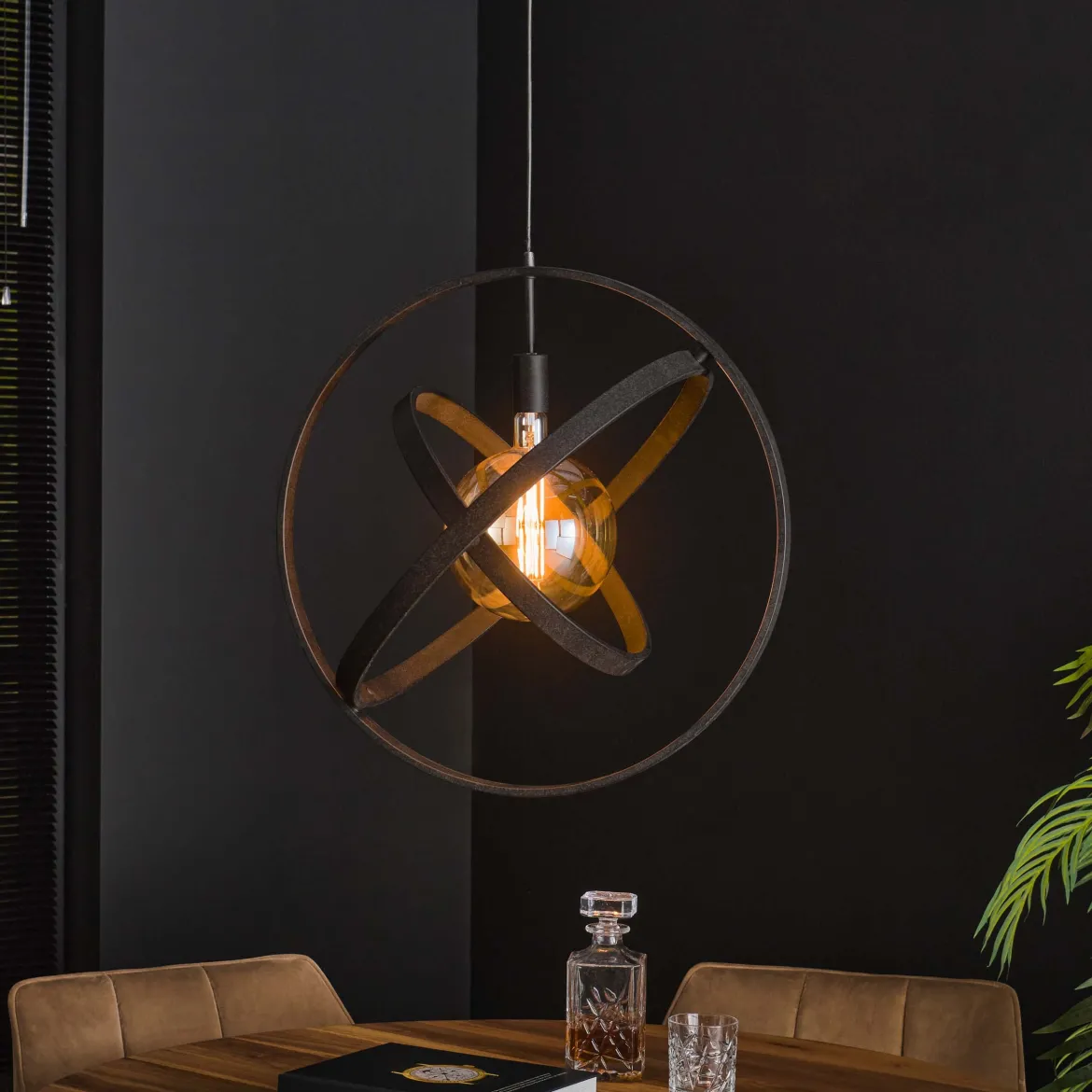 Pendelleuchte „Orvion“ – 1 Leuchte mit Sphären-Design aus Metall in Schwarz
