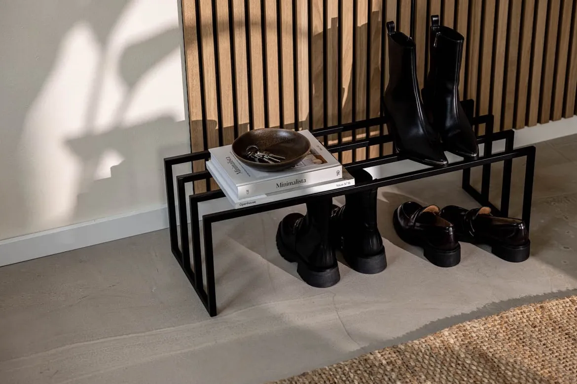 Schuhregal Bovi – Industrial Design in Schwarz, Cashew oder Weiß