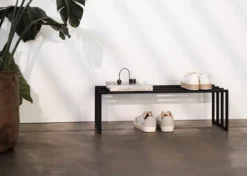 Schuhregal Bovi – Industrial Design in Schwarz, Cashew oder Weiß