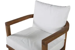 Sessel Robin - aus braunem Akazienholz mit weißen Kissen