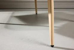 Sessel Zara - mit Holzoptik-Beinen und Kunstfell-Bezug