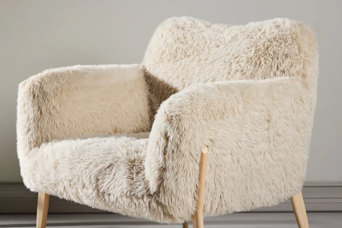 Sessel Zara - mit Holzoptik-Beinen und Kunstfell-Bezug