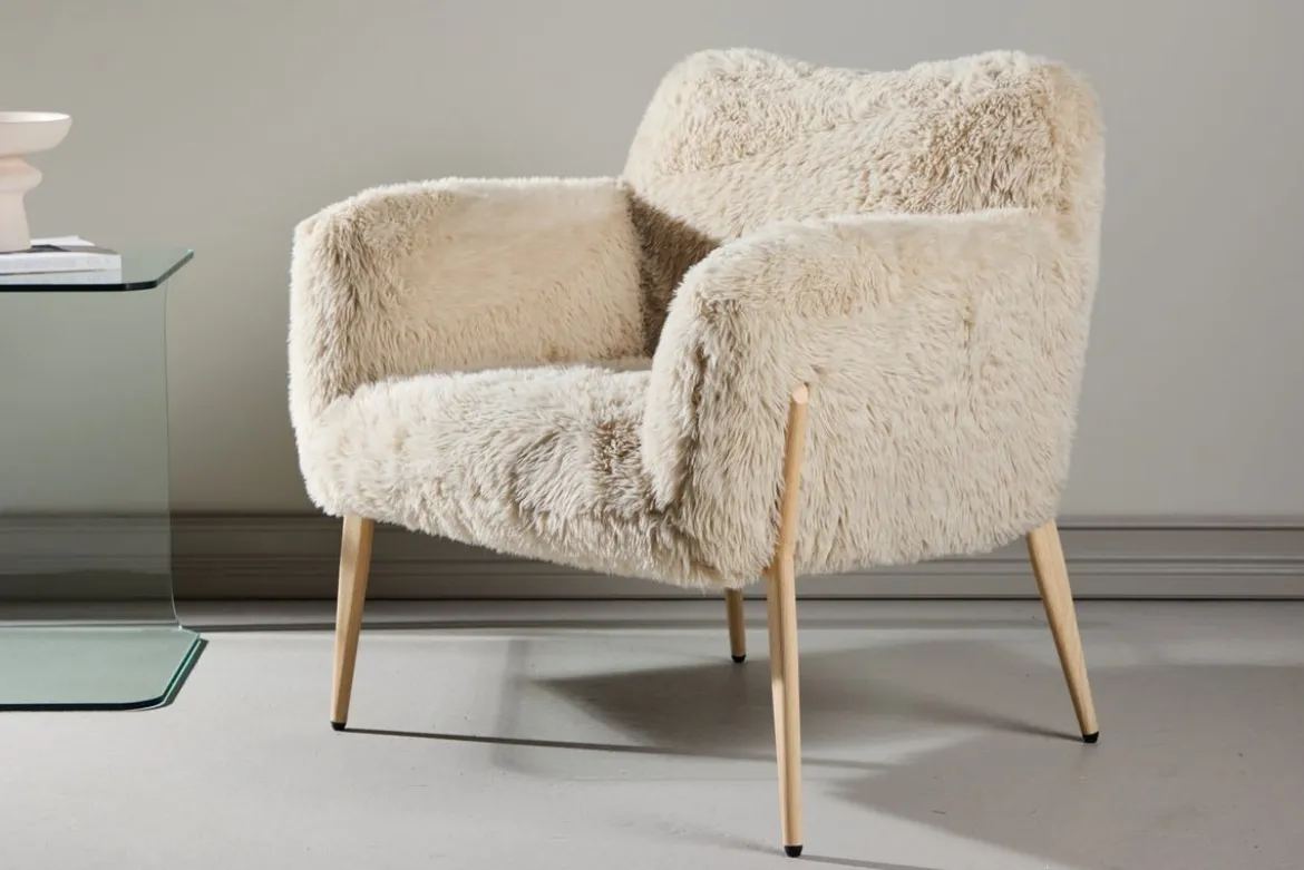 Sessel Zara - mit Holzoptik-Beinen und Kunstfell-Bezug