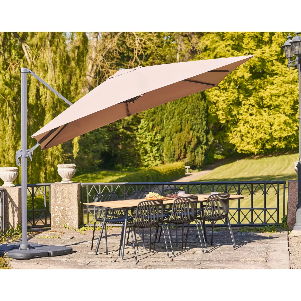Sonnenschirm Arezzo Pro – 360° Schatten in stilvollem Design