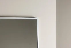 Spiegel Morini – mit Aluminiumrahmen in Beige oder Silber
