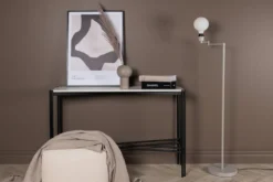 Stehlampe „Alice“ – Modern und klar für entspannte Momente