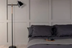 Stehlampe „California“ – markantes, modernes Design in Schwarz