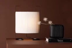 Stehlampe „Elvra“ – Stoffschirm in Beige mit schwarzem Metallgestell (Höhe 48 cm)