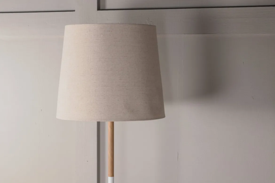 Stehlampe „Lienz“ – Sanftes Beige mit Reliefoberfläche