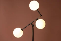 Stehlampe „Novera“ – Dreiflammige Designerlampe in Schwarz (Höhe 160 cm)