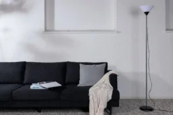 Stehlampe „Salzburg“ – moderne Eleganz, welche sich in jeden Raum fügt