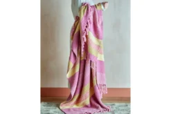 Tagesdecke Elani – Streifenmuster in Rosa und Gelb